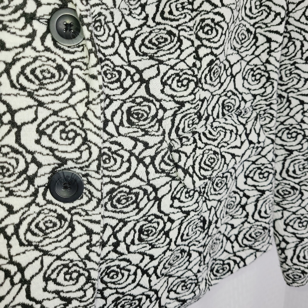 Torrid Embossed Roses Knit Jacket sz 1 - Picture 3 of 7